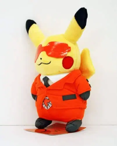Peluche-Pikachu-avec-costume-rouge-Peluche-Pikachu-Peluche-Pokemon-87aa0330980ddad2f9e66f-20cm-1.webp