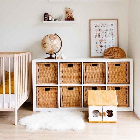 Meuble de rangement, sous forme de caisse, idéale pour les enfants