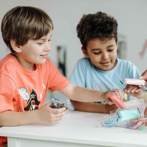 La pâte à modeler le classique que les enfants adorent, développer leurs créativité