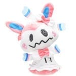 Peluche Halloween Z blanche tellement jolie avec son petit noeud dans les cheveux du bleu du rose sont les couleurs de cette jolie peluche